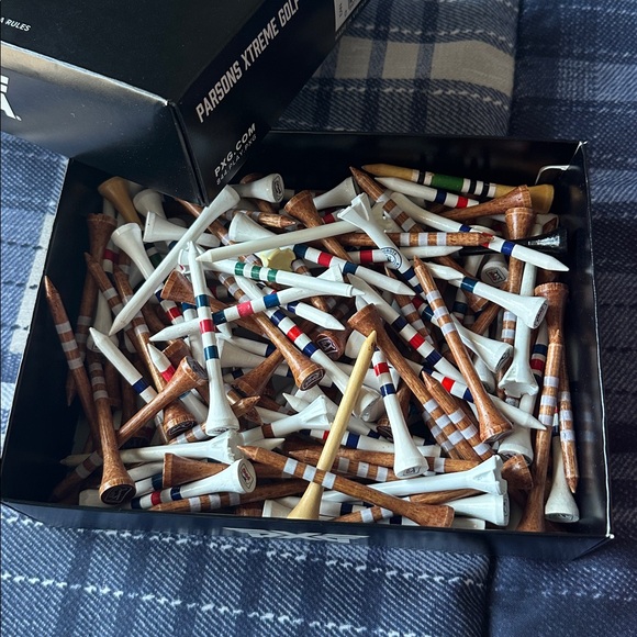 Box of Golf Tees - Picture 2 of 3